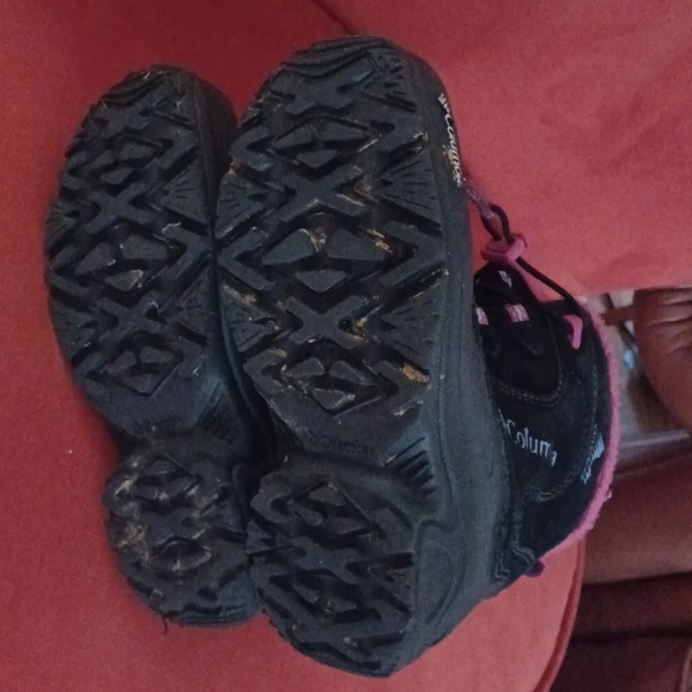 Columbia snow boots girls size 4 waterproof